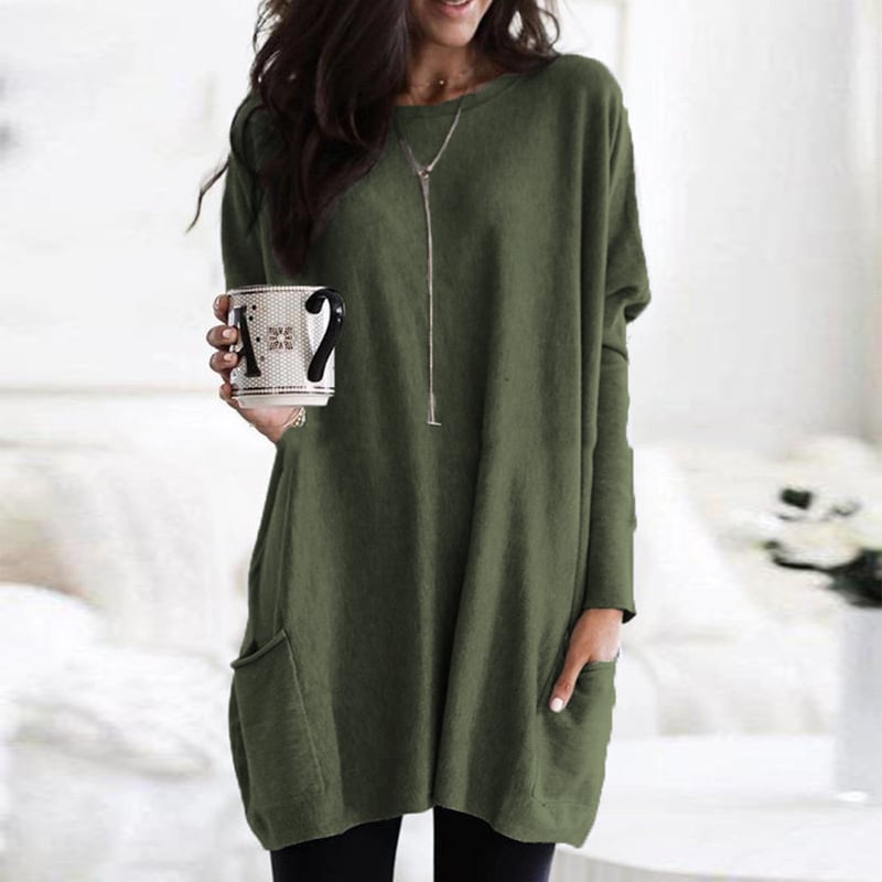 Pull long oversize, coloris vert foncé, vu de face