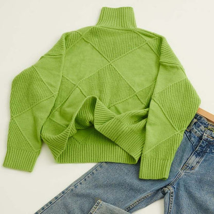 Pull losanges col roulé, coloris vert clair, présenté à plat