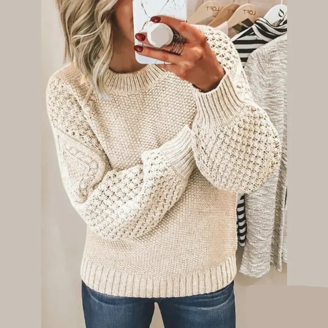 Pull manches gaufrées, coloris crème, porté en tenue