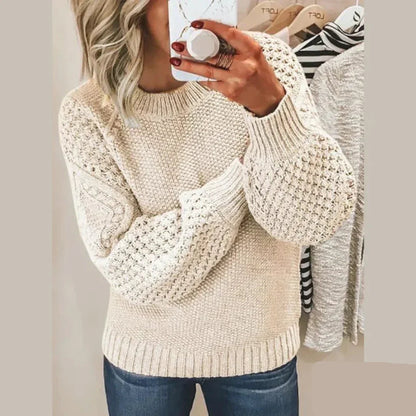 Pull manches gaufrées, coloris crème, porté en tenue