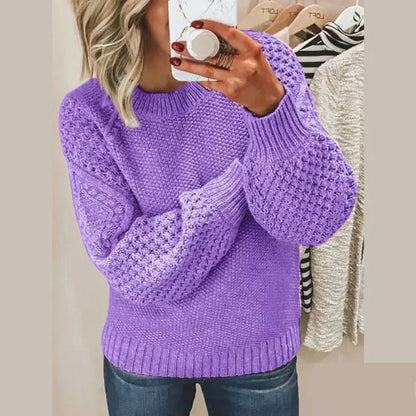Pull manches gaufrées, coloris violet, porté en tenue