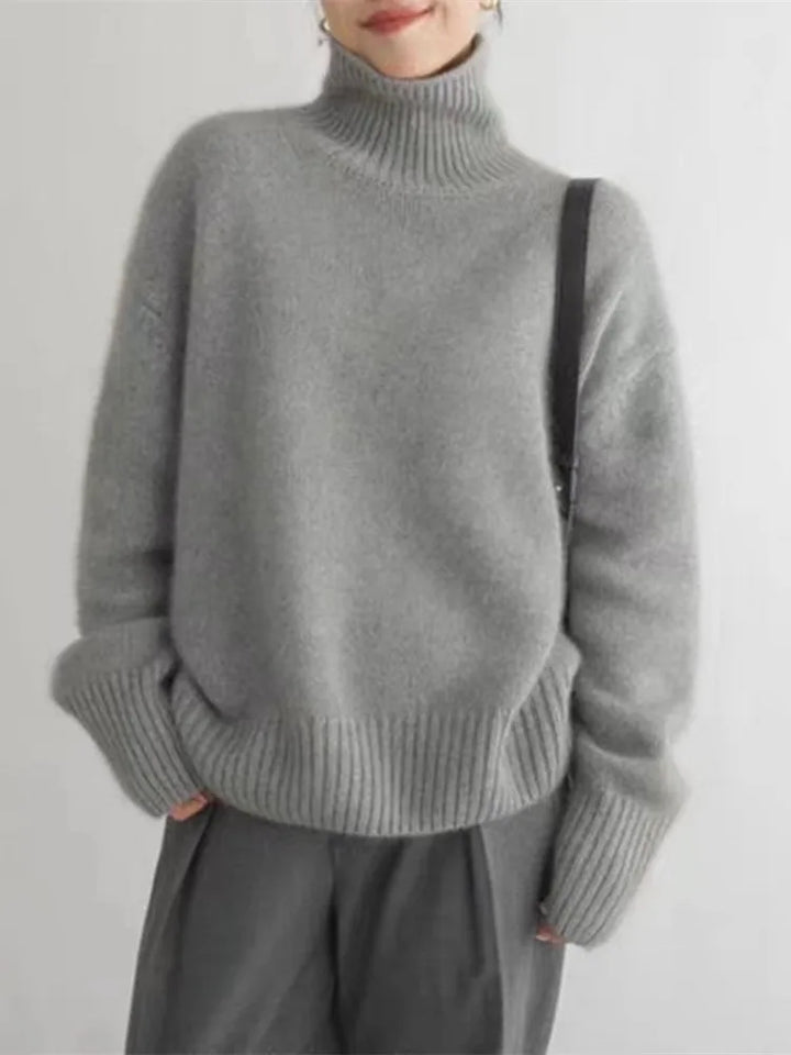 Pull oversize à col roulé, vu de face