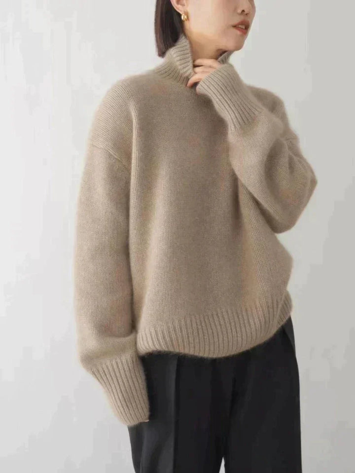 Pull oversize à col roulé, coloris rouille, vu de face