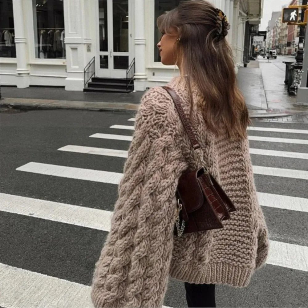 Pull oversize à torsades, coloris kaki, vu de dos