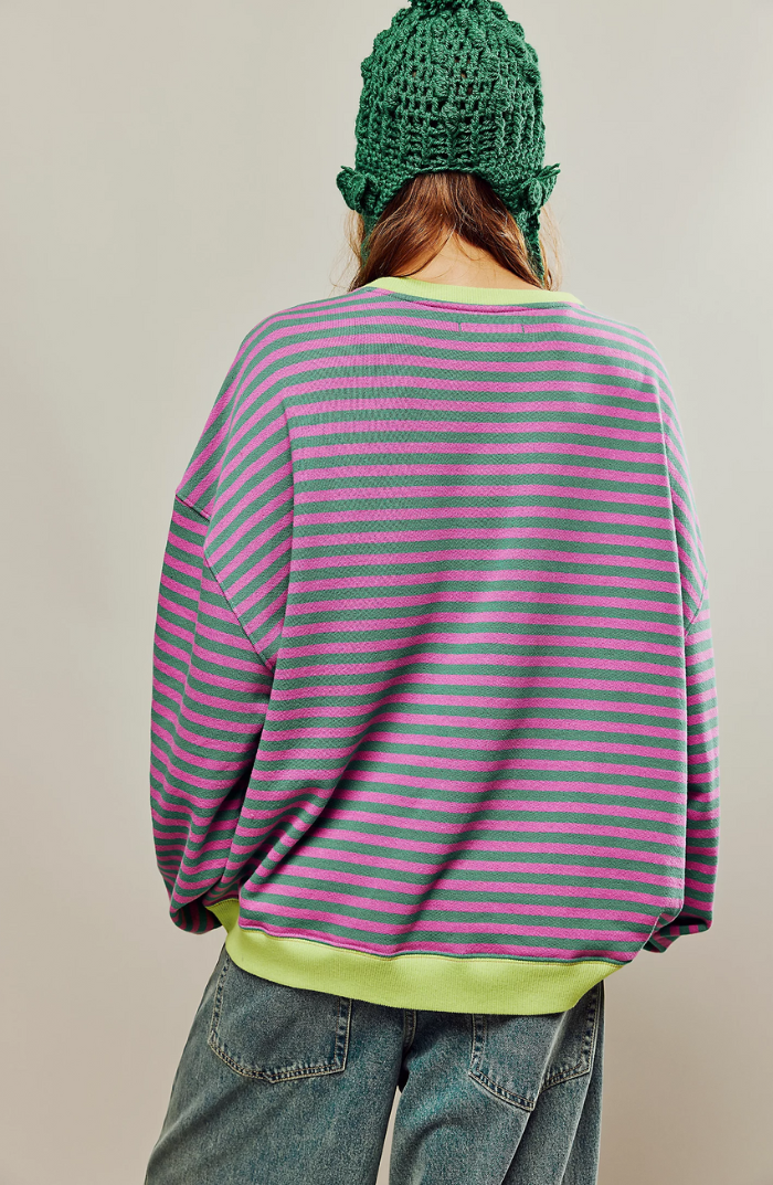 Pull rayé oversize, vu de face