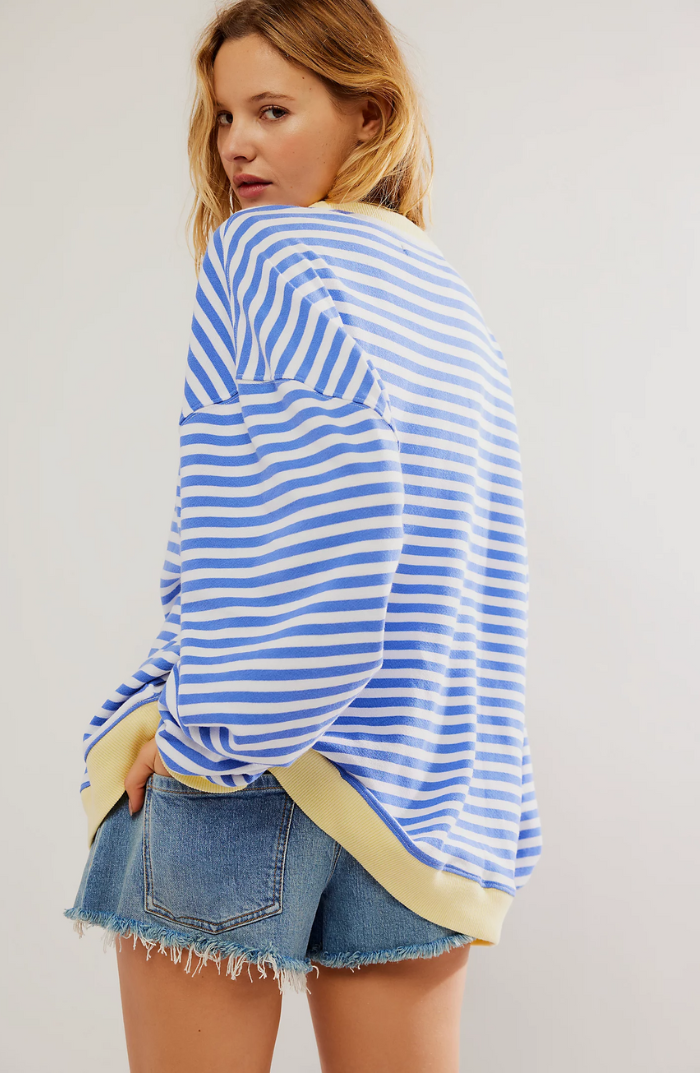 Pull rayé oversize, vu de face