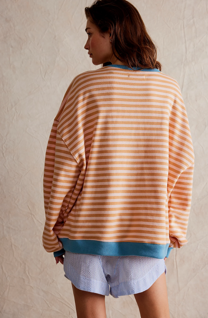 Pull rayé oversize, vu de face