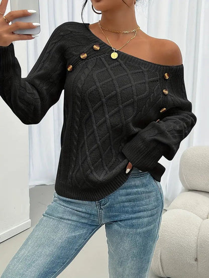 Pull torsadé boutons décoratifs, coloris noir, porté en tenue