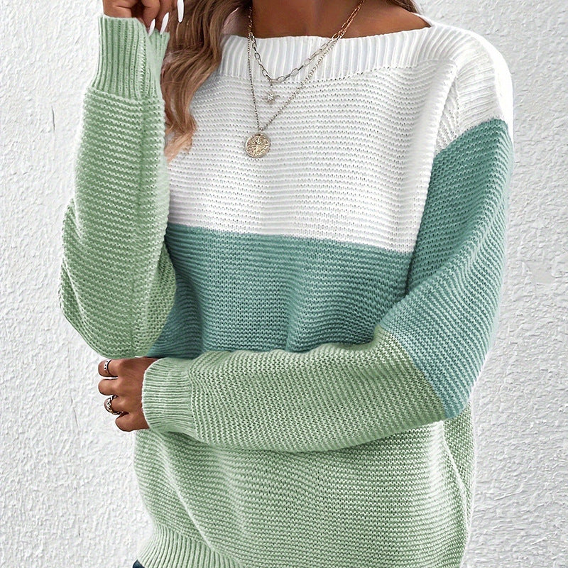 Pull tricolore col bateau, coloris vert sauge, porté en tenue