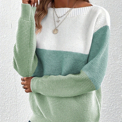 Pull tricolore col bateau, coloris vert sauge, porté en tenue