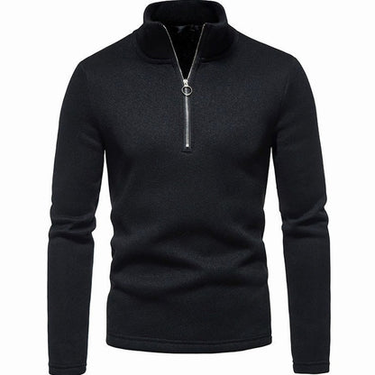 Pull en maille noir, zip court et col montant, de face