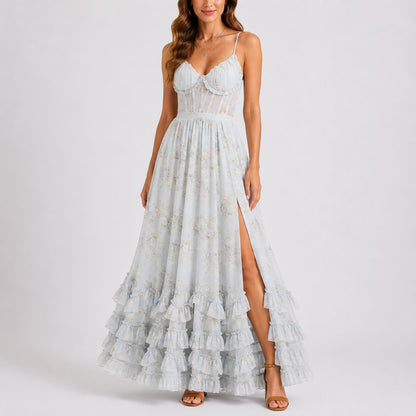 Robe longue fleurie bleu pâle, bustier et fente sur le côté