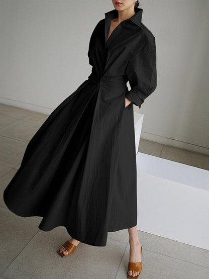 Robe chemise longue évasée, coloris noir, vue de trois quarts