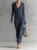 Robe longue à capuche, coloris bleu marine, vue de face