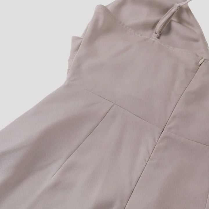 Robe longue à fente, en vue rapprochée