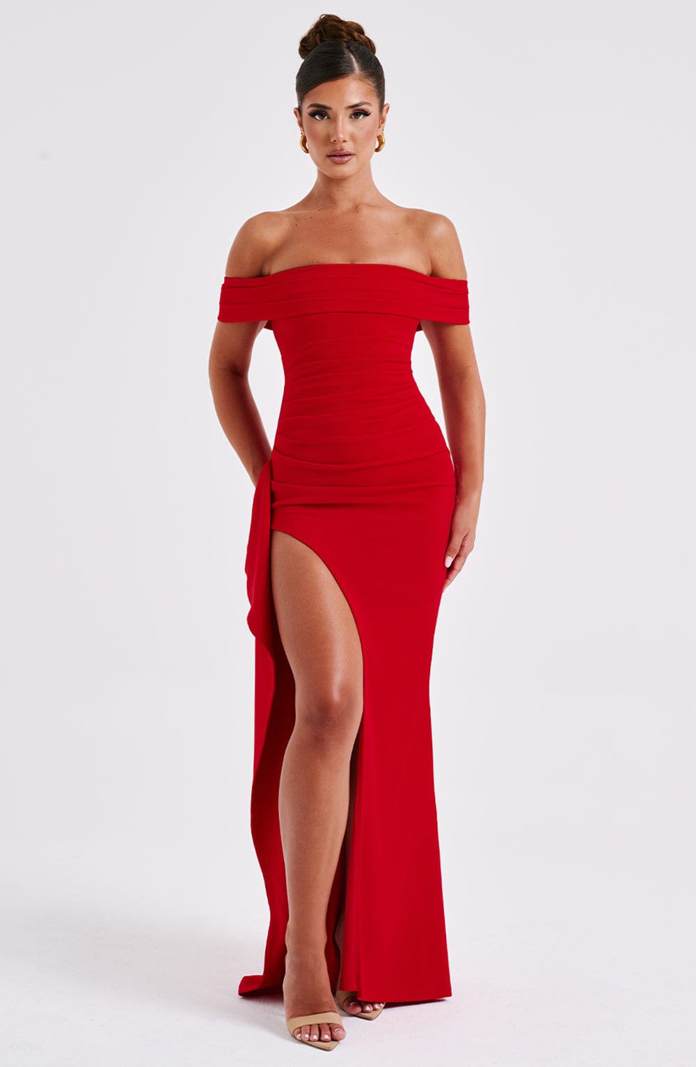 Robe longue bardot fendue, coloris rouge, vue de face