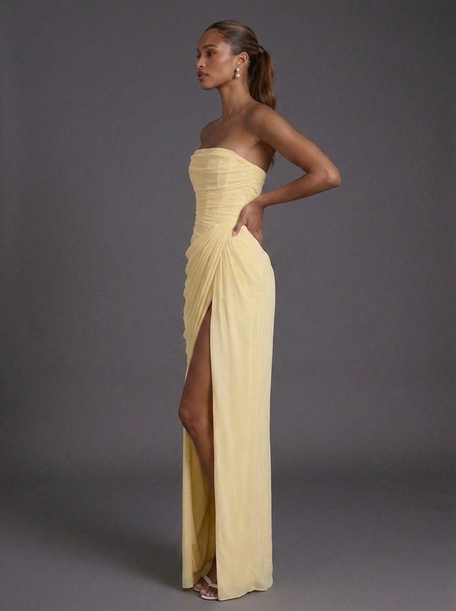 Robe longue bustier jaune pâle vue de profil, fente sur la cuisse