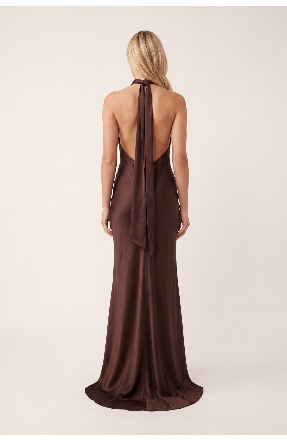 Robe longue col licou, coloris marron foncé, vue de dos
