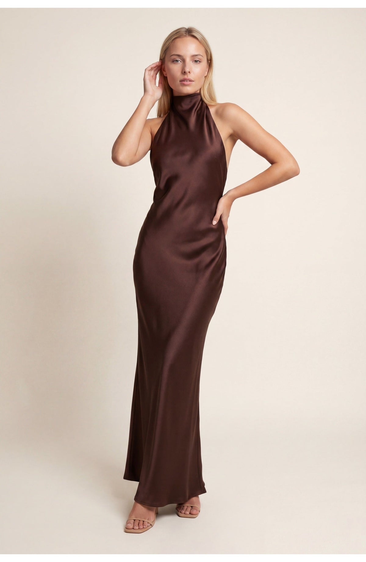 Robe longue col licou, coloris marron foncé, vue de face, vue 2