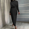 Robe longue col montant, coloris noir, vue de face
