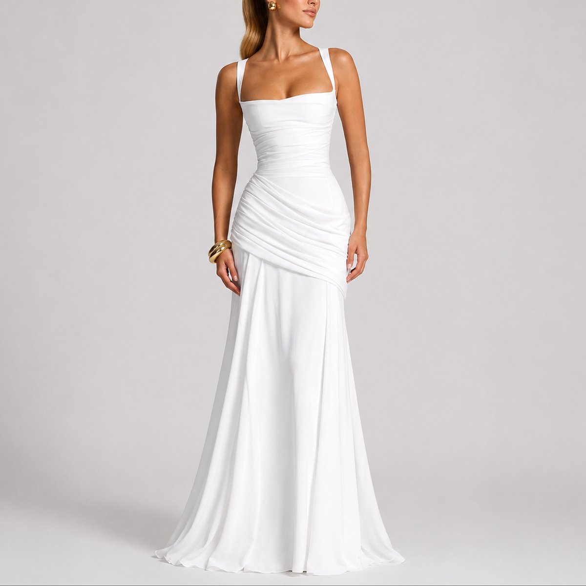 Robe longue drapée blanche, encolure carrée, vue de face