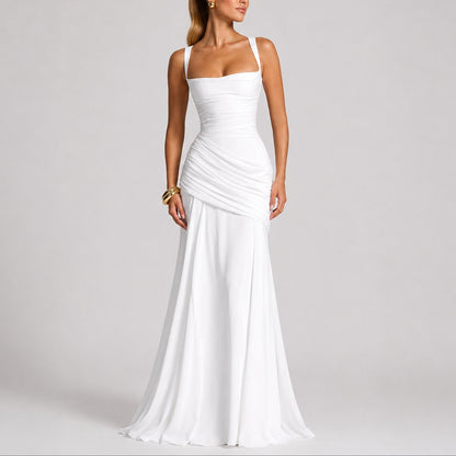 Robe longue drapée blanche, encolure carrée, vue de face