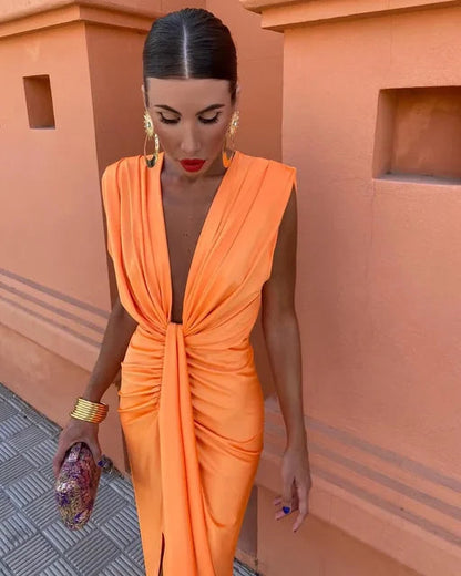 Buste drapé et nœud froncé d'une robe longue orange