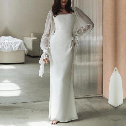 Robe longue blanche à encolure carrée et manches bouffantes, de face