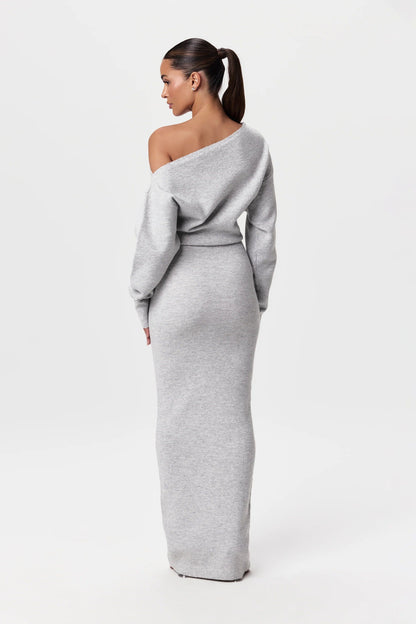 Robe longue épaule dénudée, coloris gris clair, vue de dos
