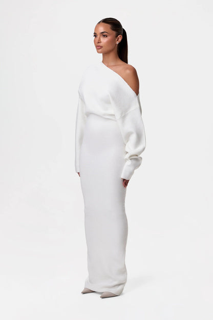 Robe longue épaule dénudée, coloris ivoire, vue de trois quarts