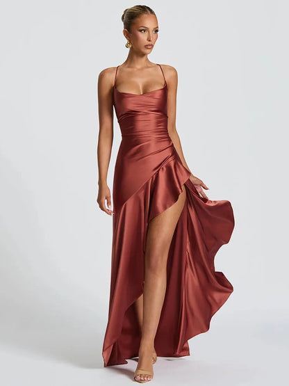 Robe longue drapée brun rouille à fente haute, vue de face