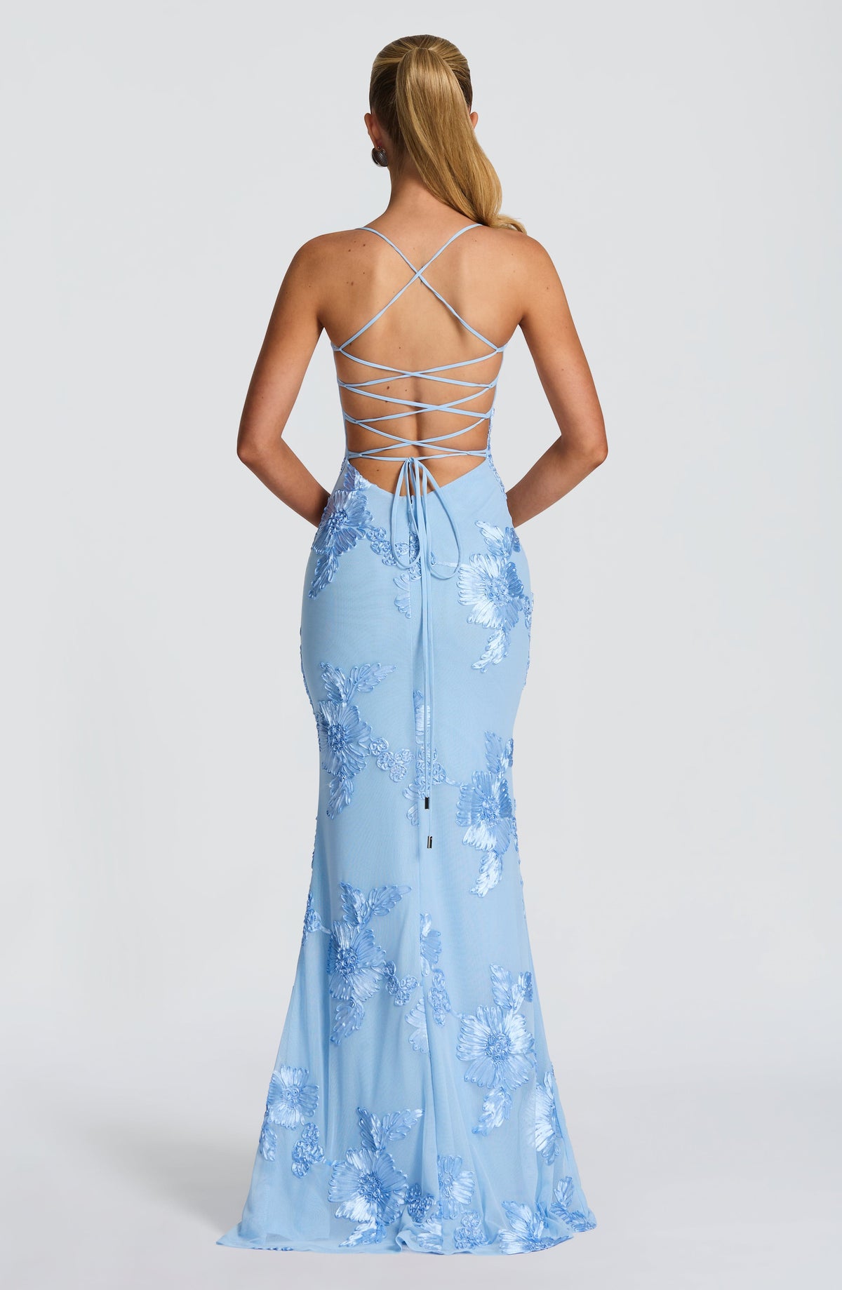 Robe longue fleurie corset, coloris bleu ciel, vue de dos