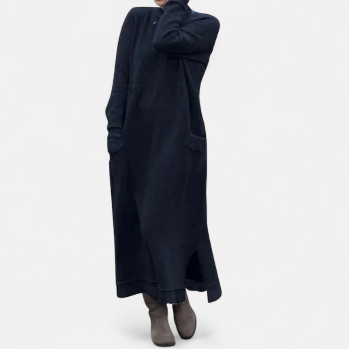 Robe longue en maille bleu marine à col montant et poches