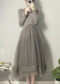 Robe maille et tulle, coloris gris, porté en tenue