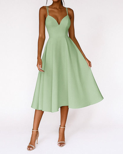 Robe midi vert sauge à doubles bretelles, vue de face
