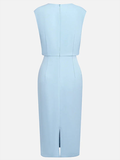 Robe midi bleu ciel posée à plat, vue de dos avec fente