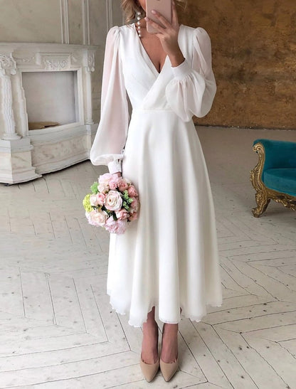 Robe midi blanche à manches bouffantes portée, vue en pied