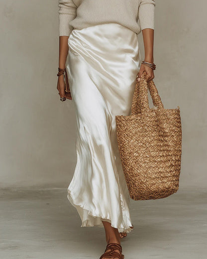 Robe midi satinée et pull en maille col V, vue complémentaire
