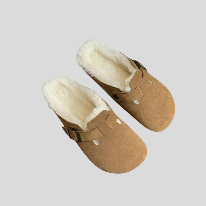 Sabot doublé en peluche, coloris kaki, la paire présentée à plat