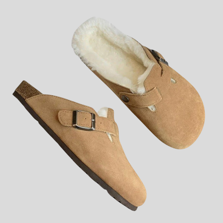 Sabot doublé en peluche, la paire présentée à plat