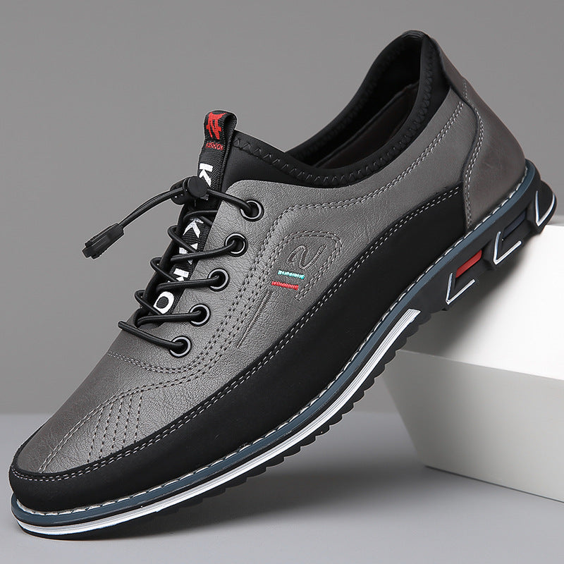 Sneaker basse en cuir gris et noir à lacets élastiques, semelle crantée