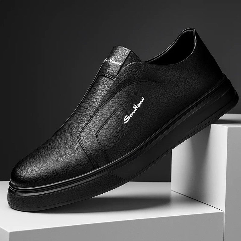 Sneakers sans lacets en cuir in Black | By Old Money