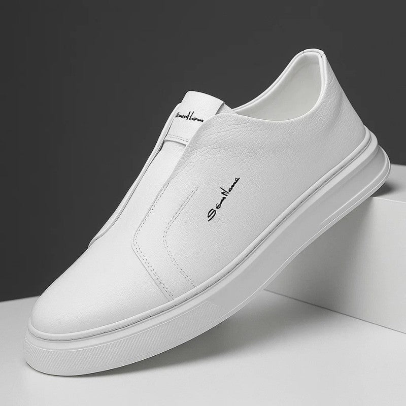 Sneakers sans lacets en cuir in White | By Old Money