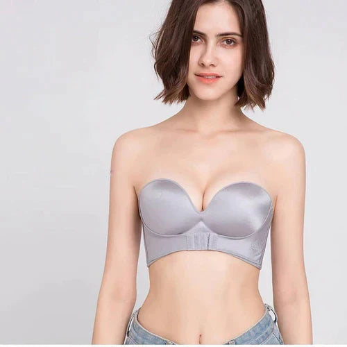 Soutien-gorge à bonnets moulés, vu de face