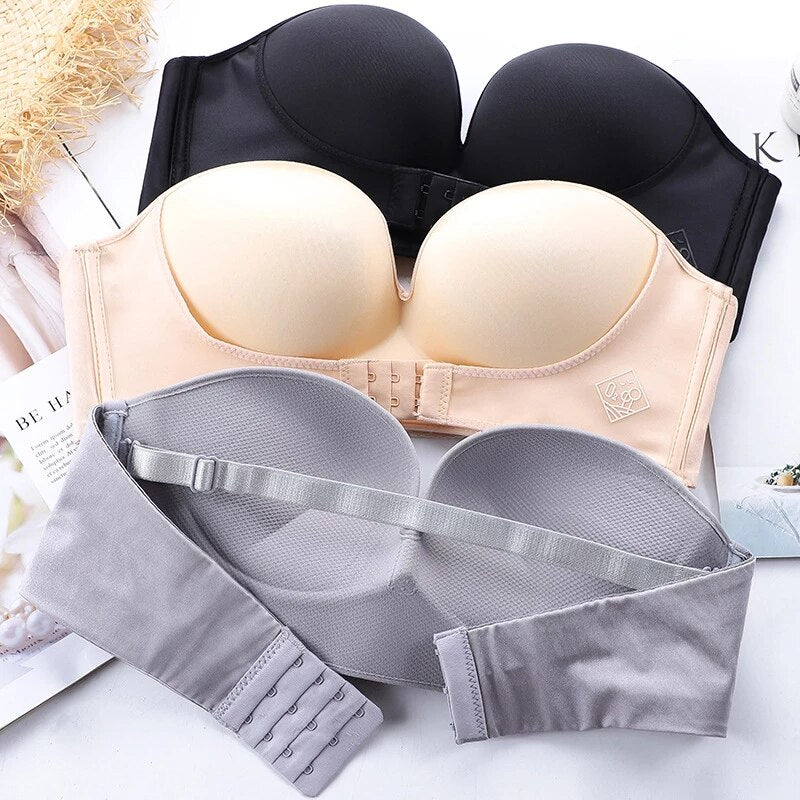 Soutien-gorge à bonnets moulés, la paire présentée à plat