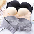 Soutien-gorge à bonnets moulés, la paire présentée à plat