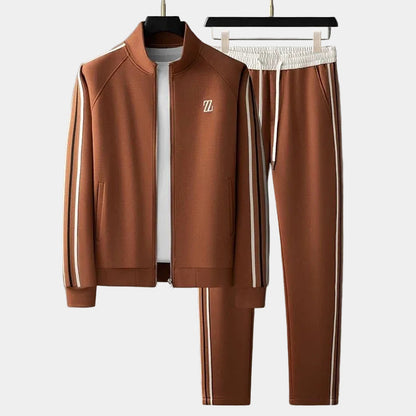 Survêtement brun rouille : veste zippée à col montant et pantalon à bandes latérales