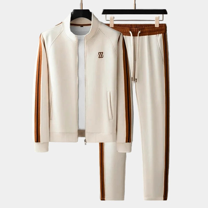 Survêtement ivoire : veste zippée à col montant et pantalon à bandes marron