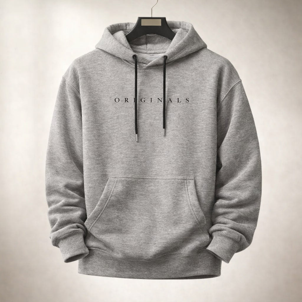 Sweat à capuche gris chiné sur cintre, cordons noirs et large poche kangourou