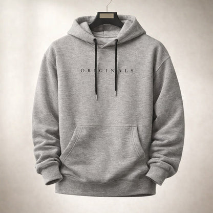 Sweat à capuche gris chiné sur cintre, cordons noirs et large poche kangourou